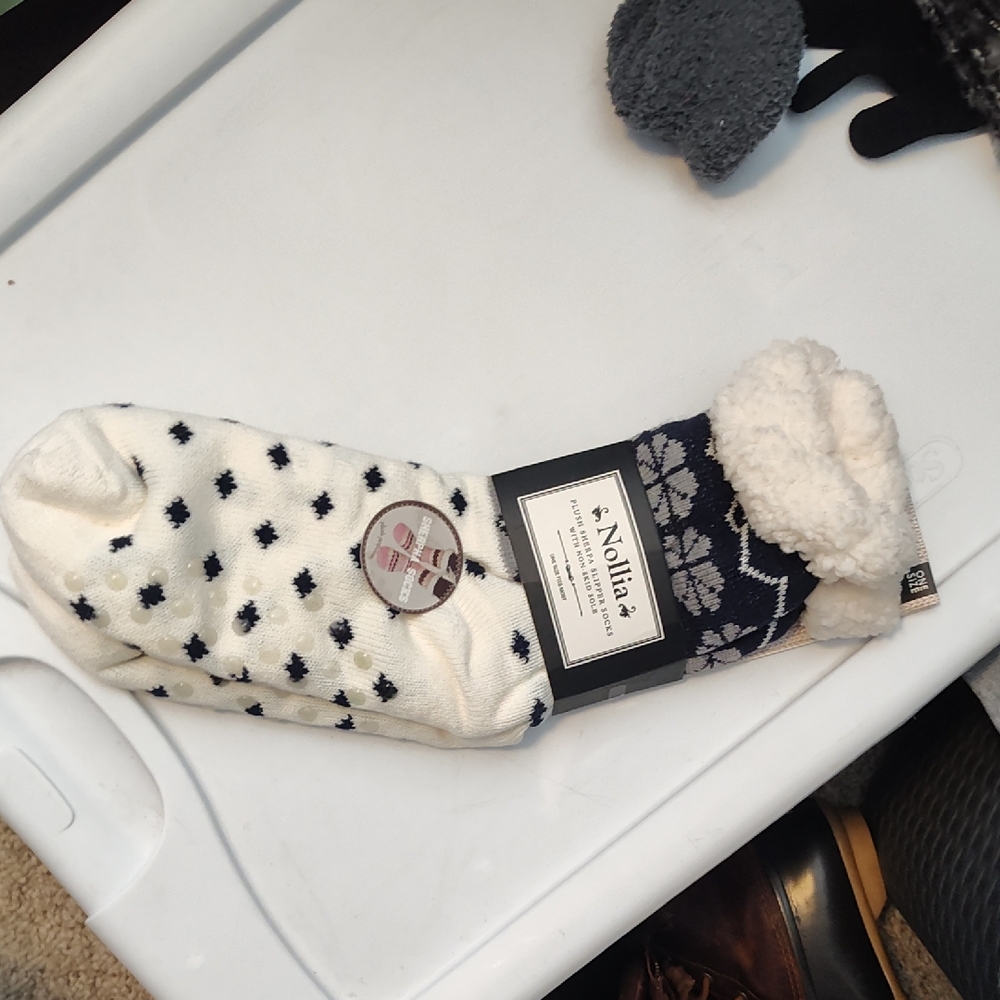 Nollia Women's Cozy Slippers - White and Navy